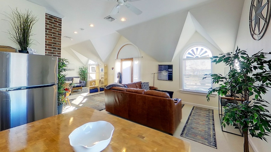 Newport Harbor View Cottage w/ Decks & Parking