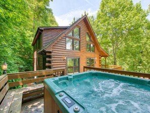Terrace/patio - Hickory Ridge Getaway | Log Cabin with Hot Tub, Fire Pit, & Game Room Near Maggie Valley (Maggie Valley)