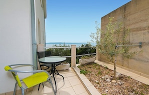 Outdoor dining - Beautiful apartment in Brela with WiFi (Brela)
