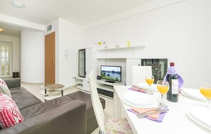 TV - Beautiful apartment in Brela with WiFi (Brela)