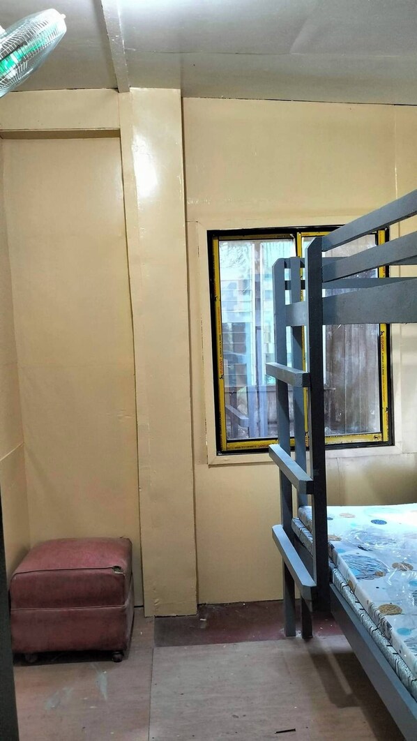 Dormitorio compartido, 1 habitación, para fumadores, patio