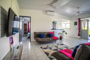 Living area - 180° mountain and sea view apartment (Le Vauclin)