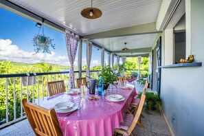 Outdoor dining - Vrbo Property (Le Vauclin)