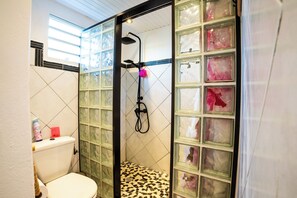 Shower, hair dryer, towels, soap - 180° mountain and sea view apartment (Le Vauclin)