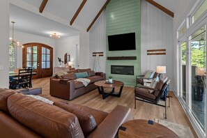 Smart TV - Peaceful Lakehouse - Relax & Recharge - Pet Friendly! (Denton)