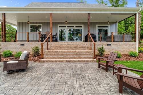 LAKEFRONT RETREAT W/ PRIVATE DOCK, HOT TUB & GAME ROOM -  UWHARRIE MOUNTAINS