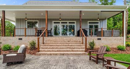 LAKEFRONT RETREAT W/ PRIVATE DOCK, HOT TUB & GAME ROOM - UWHARRIE MOUNTAINS