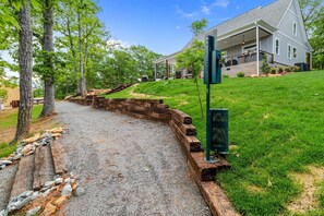 Property grounds - LAKEFRONT RETREAT W/ PRIVATE DOCK, HOT TUB & GAME ROOM - UWHARRIE MOUNTAINS (Denton)
