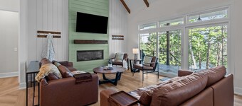 Peaceful Lakehouse - Relax & Recharge - Pet Friendly!
