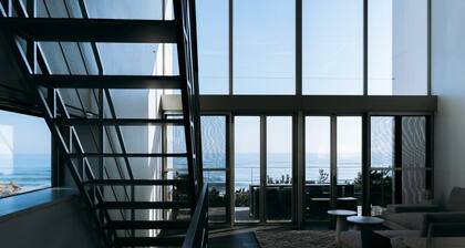 Private villa with sauna overlooking the horizon | A front-row seat on the ocean