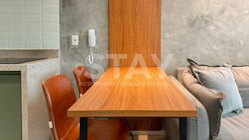 Leilighet – deluxe, byutsikt | Spiseområde