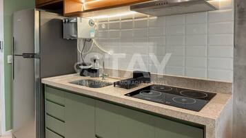 Apartamento Deluxe, vistas a la ciudad | Cocina privada