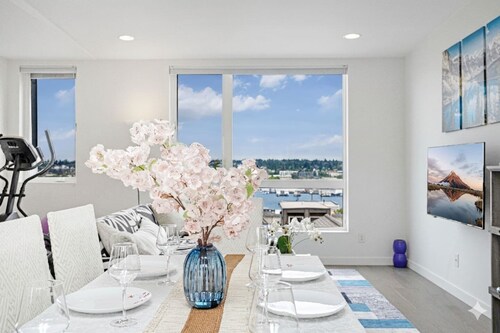 [VIEW] 3BR Queen Anne House | Rooftop | NEW PROMO