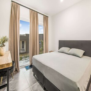 3 bedrooms, desk, iron/ironing board, travel cot - Family-Friendly 3BR Apartment in Curaçao | Rooftop Terrace (Grote Berg)