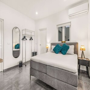 3 bedrooms, desk, iron/ironing board, travel cot - Family-Friendly 3BR Apartment in Curaçao | Rooftop Terrace (Grote Berg)