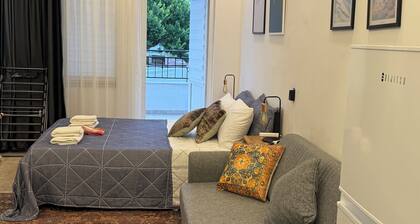 5-Min Walk to Beach âą Mountain View Terrace Studio