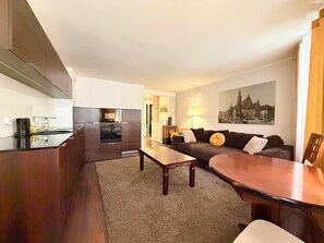 TV - Rynek Wrocław Heritage Apartment (Wrocław)