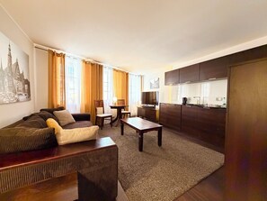 TV - Rynek Wrocław Heritage Apartment (Wrocław)