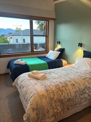 3 bedrooms, desk, iron/ironing board, free WiFi