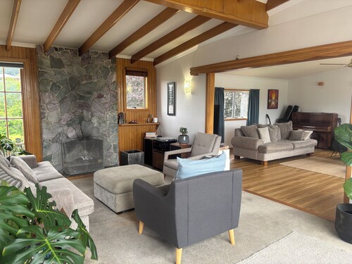 Central Wanaka Stay | Walk to Lake & Town | Close to Cardrona & Treble Cone