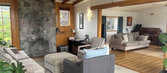 Central Wanaka Stay | Walk to Lake & Town | Close to Cardrona & Treble Cone