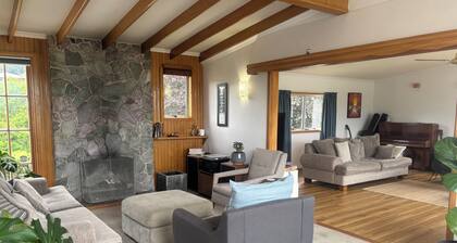 Central Wanaka Stay | Walk to Lake & Town | Close to Cardrona & Treble Cone
