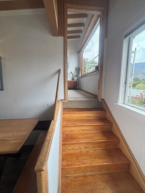 Interior - Central Wanaka Stay | Walk to Lake & Town | Close to Cardrona & Treble Cone (Wānaka)