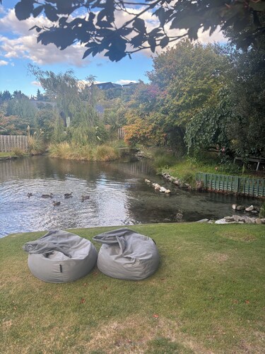Central Wanaka Stay | Walk to Lake & Town | Close to Cardrona & Treble Cone