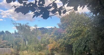 Central Wanaka Stay | Walk to Lake & Town | Close to Cardrona & Treble Cone