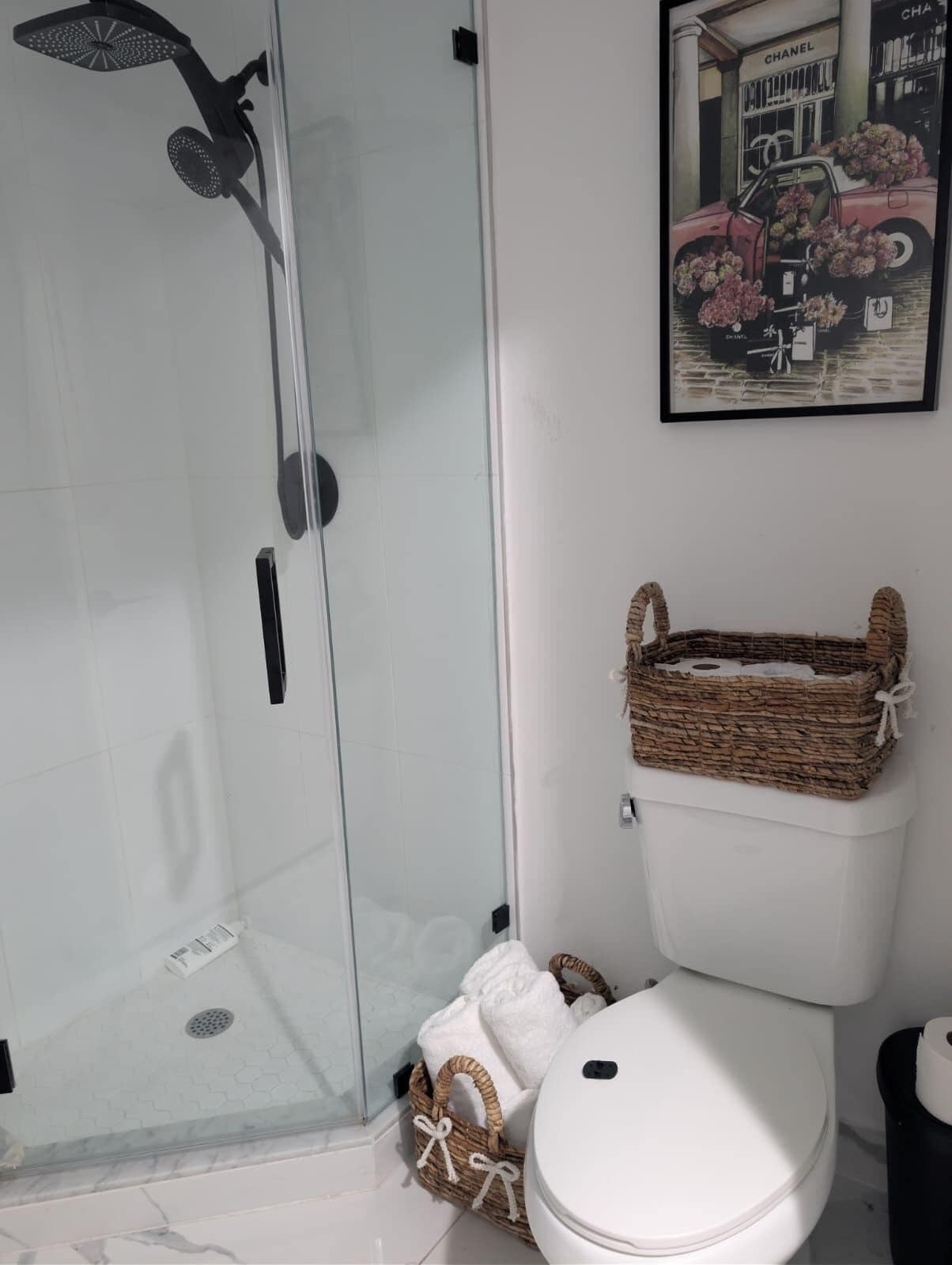 Haartrockner, Handtücher, Seife, Shampoo