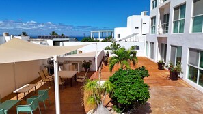 Outdoor dining - Breathtaking Ocean Views, Pool & Balcony Bliss (La Paz)