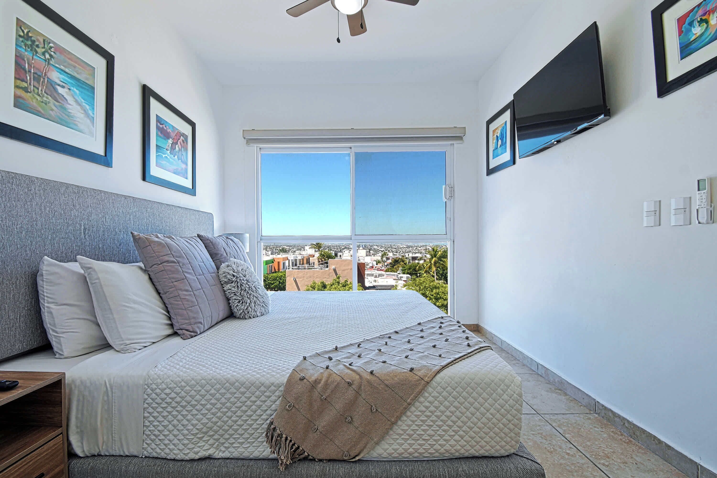 2 habitaciones, tabla de planchar con plancha, wifi y ropa de cama 