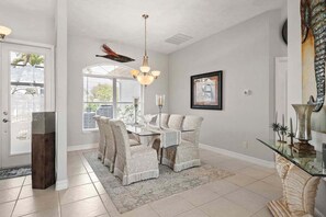 Dining - A Shore Thing - Direct Gulf Access Southern Facing Villa (Cape Coral)