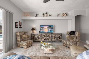 Smart TV, offices - A Shore Thing - Direct Gulf Access Southern Facing Villa (Cape Coral)