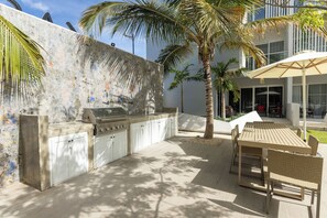 Outdoor dining - Cozy 1-bedroom apartment with AC in marvelous Punta Cana (Punta Cana)