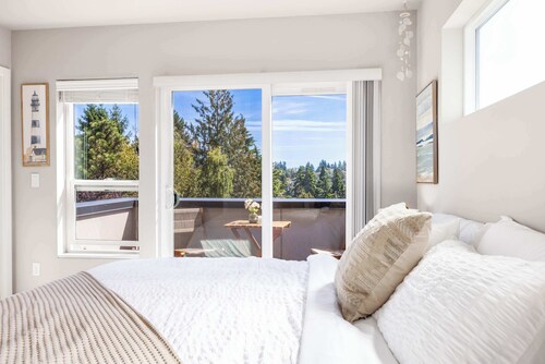 Eco-Friendly 3BR Retreat w, UW & Hospital