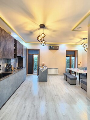 Apartament clàssic, vistes a la ciutat | Cuina privada