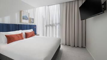Premium bedding, in-room safe, desk, laptop workspace