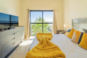 Room - Oceanview condo w Resort amenities, Steps to Beach (El Sargento)