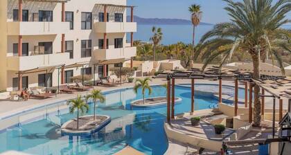 Oceanview condo w Resort amenities, Steps to Beach