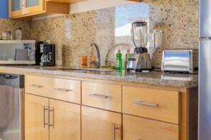 Private kitchen - Oceanview condo w Resort amenities, Steps to Beach (El Sargento)