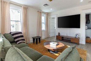 Living area - Wonderful 3-bedroom apartment with AC in charming Pelham (Pelham)