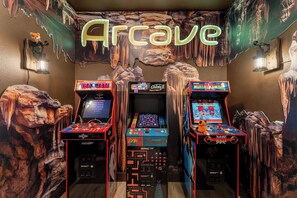 Games room - Poolside+Firepit+Hot Tub+Slides+Hidden Arcade (Hollister)