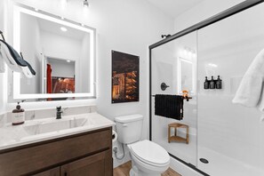 Shower, hair dryer, towels - Poolside+Firepit+Hot Tub+Slides+Hidden Arcade (Hollister)