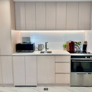 Fridge, microwave, dishwasher, cookware/dishes/utensils - Entire Stunning Apartment Accommodation in CBD (Christchurch)