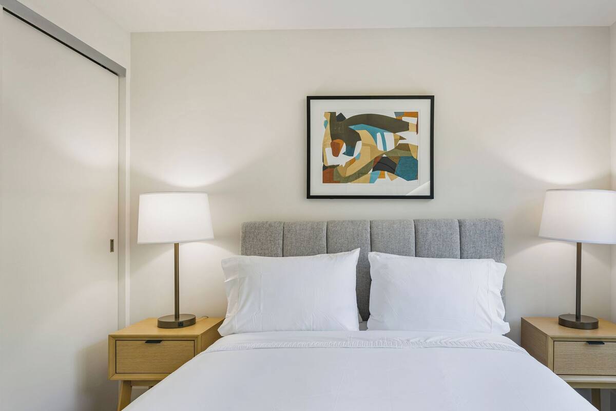 One-Bedroom | Meja kerja, ruang kerja ramah laptop, Wi-Fi gratis, dan seprai linen