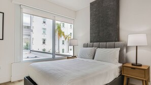 Superior appartement, 2 slaapkamers | Een bureau, een laptopwerkplek, gratis wifi, beddengoed