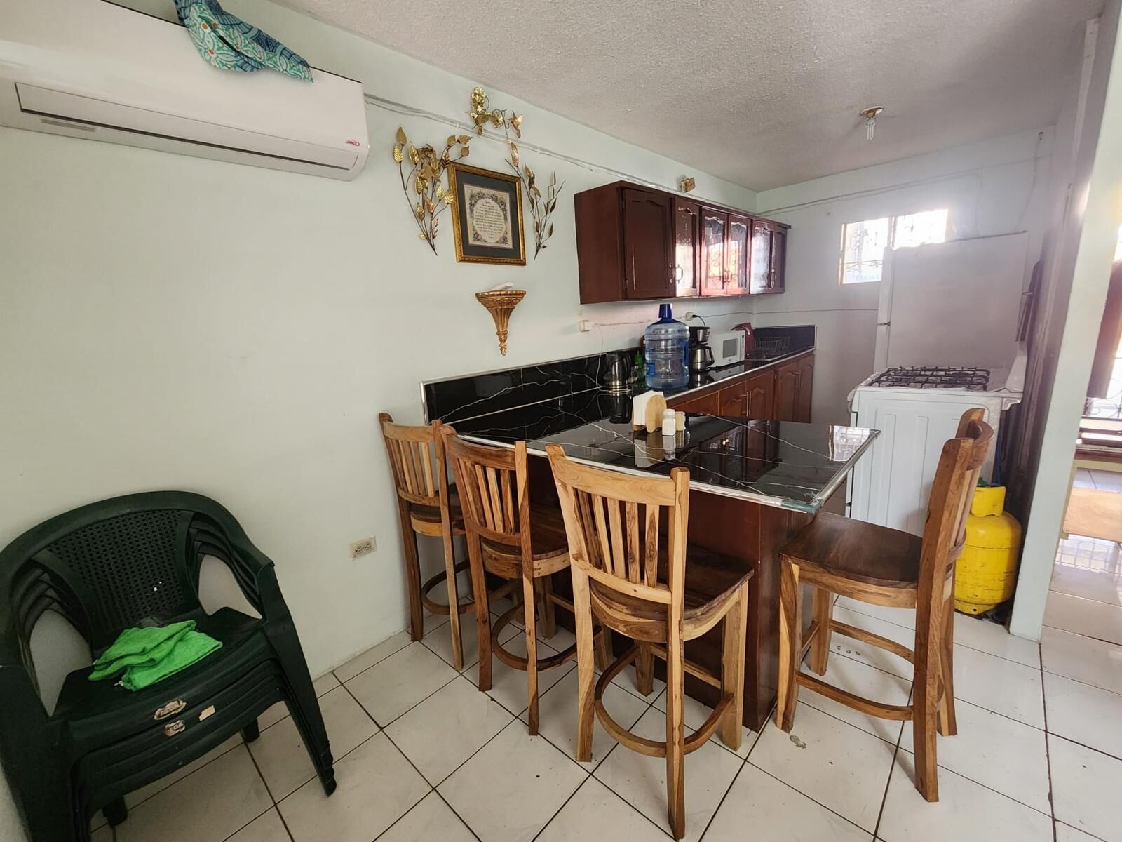 Microondas, placa de cocina