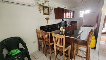 Microondas, placa de cocina