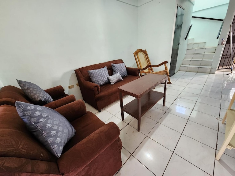 Casa De 3-cuartos De Dormitorios Con Aire Ac Santa Ana - Santa Ana